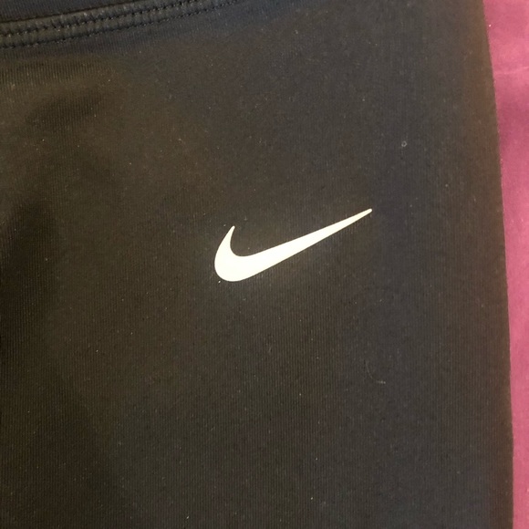 Nike Cropped Leggings - Picture 3 of 4